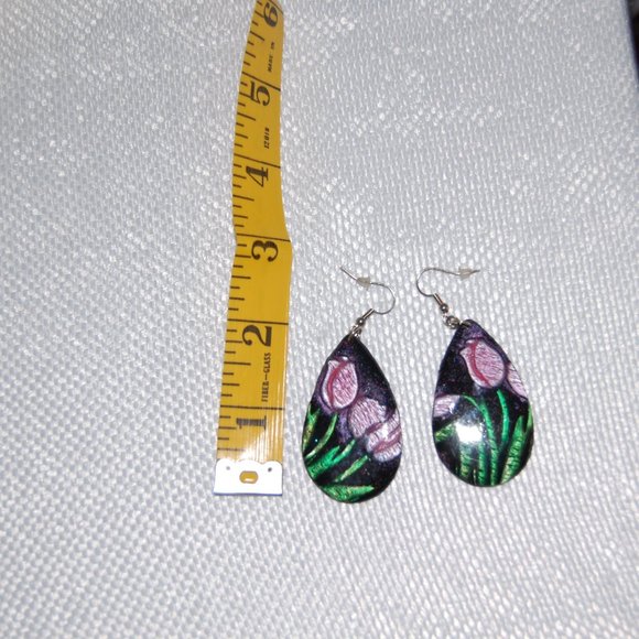 Black Teardrop Wire Earrings with Pink Tulips - Picture 1 of 4